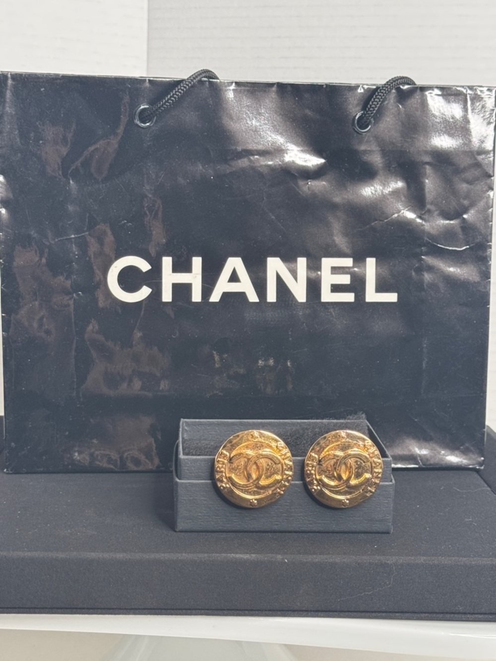 Chanel 1994  CC Logo Clip-On Earrings Gold Tone Round Vintage
